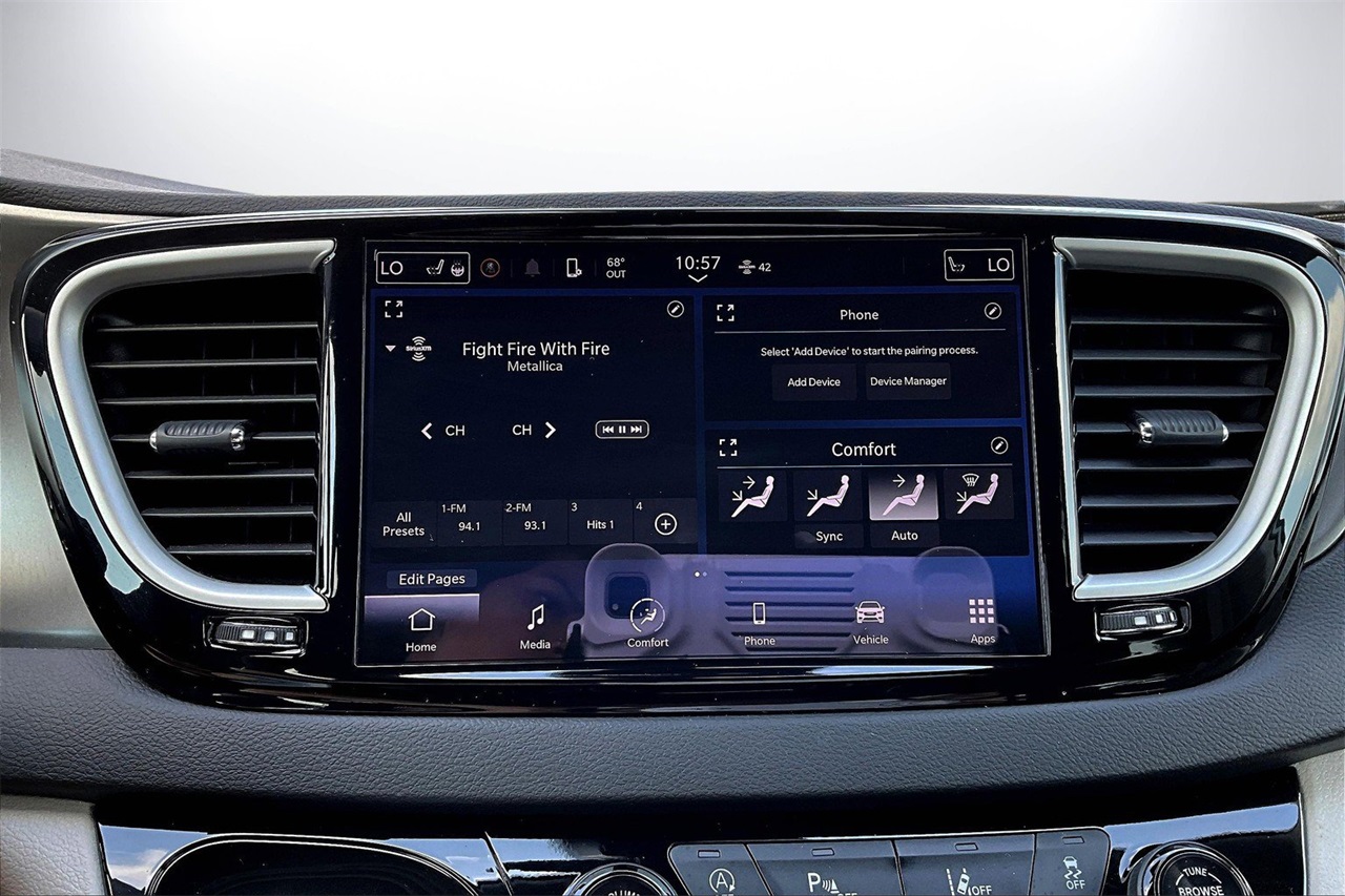 2024 Chrysler Pacifica Touring L photo 12