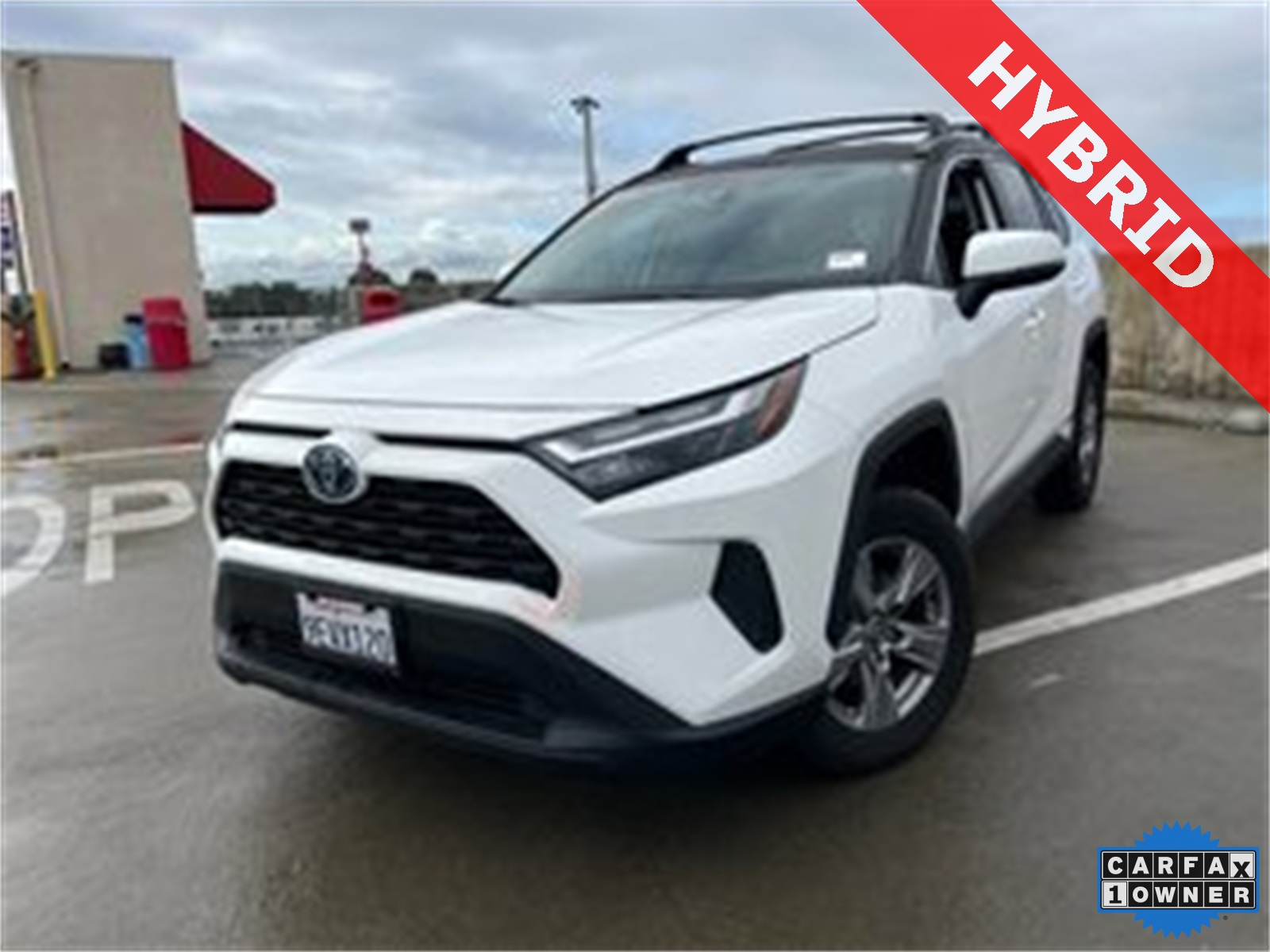 2023 Toyota RAV4 XLE's photo