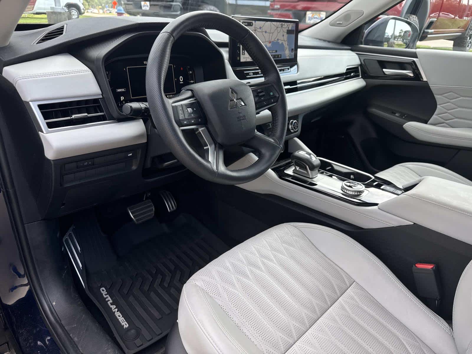 2025 Mitsubishi Outlander SEL photo 9