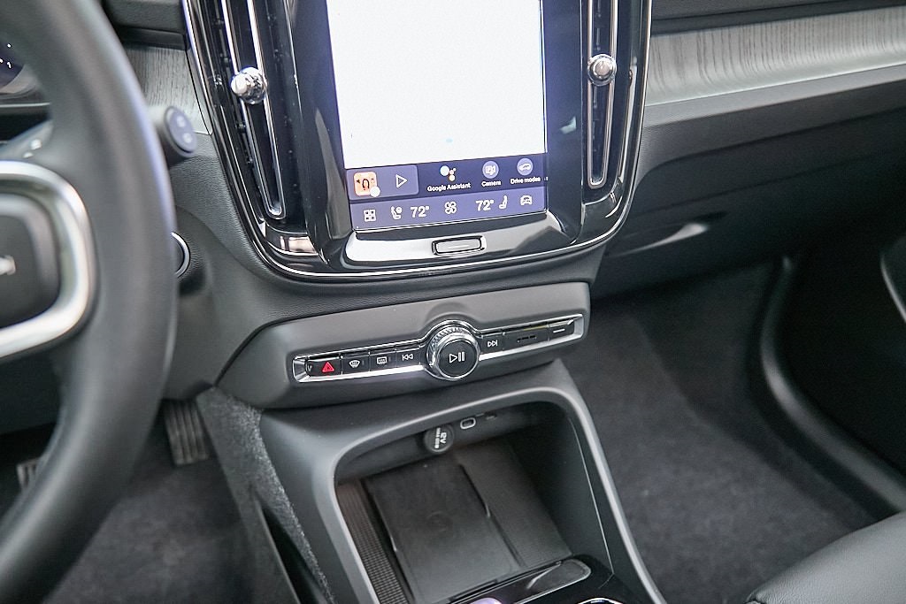 2026 VOLVO XC40 - Image 16