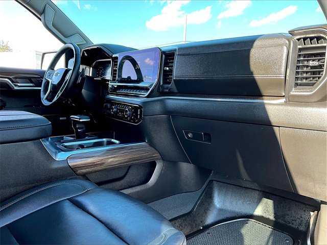 2024 Chevrolet Silverado 1500 RST photo 13