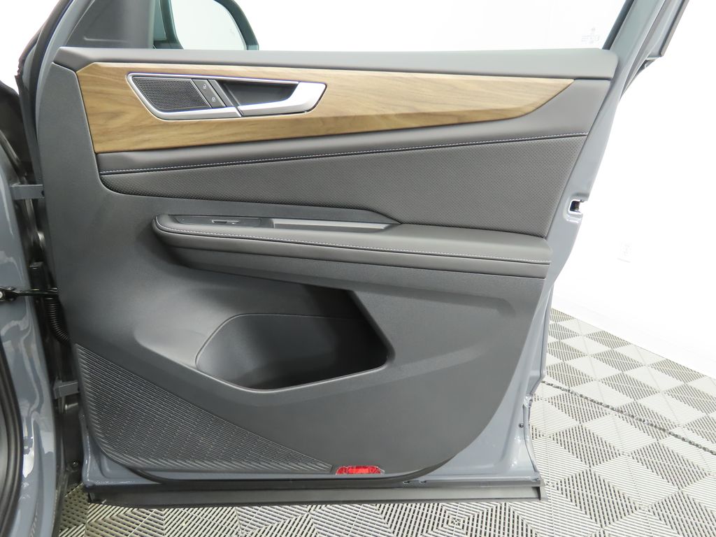 2026 Volkswagen Atlas SE Technology photo 25