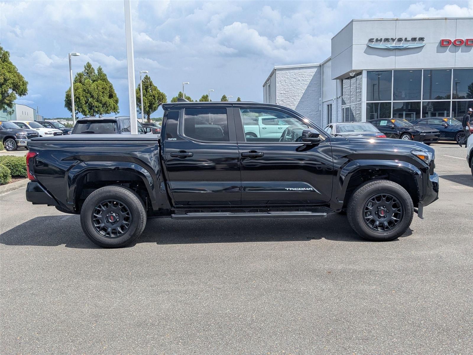 2024 Toyota Tacoma SR5 photo 3