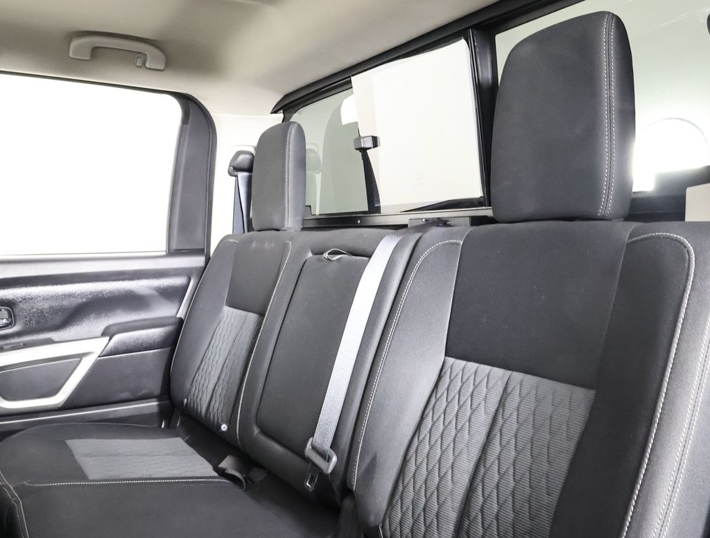2018 Nissan Titan SV photo 11