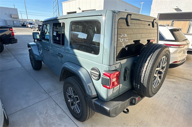 2024 Jeep Wrangler Sahara photo 3