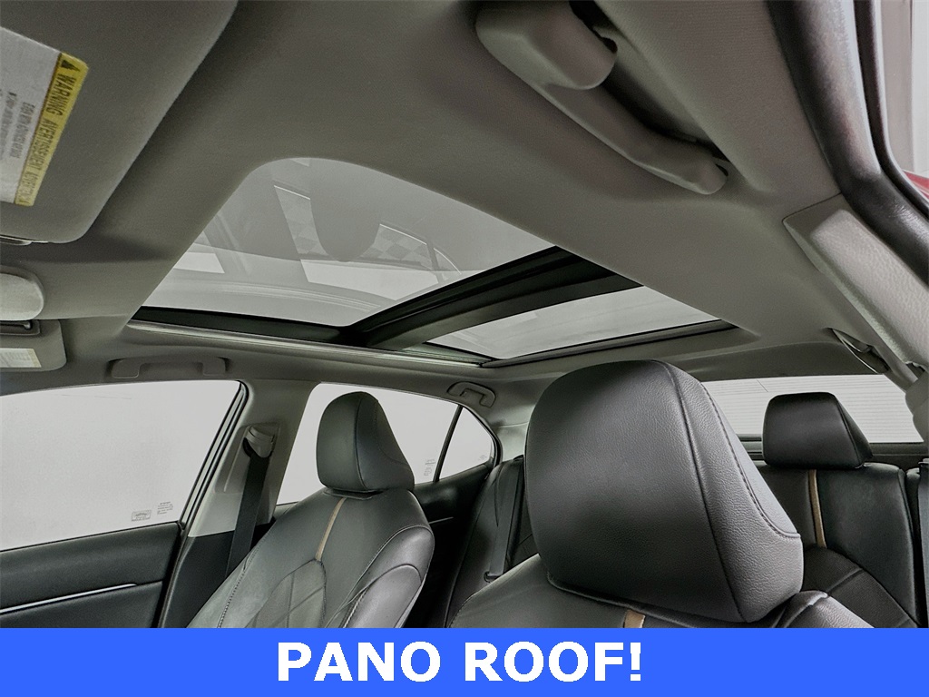 2018 Toyota Camry XLE photo 3