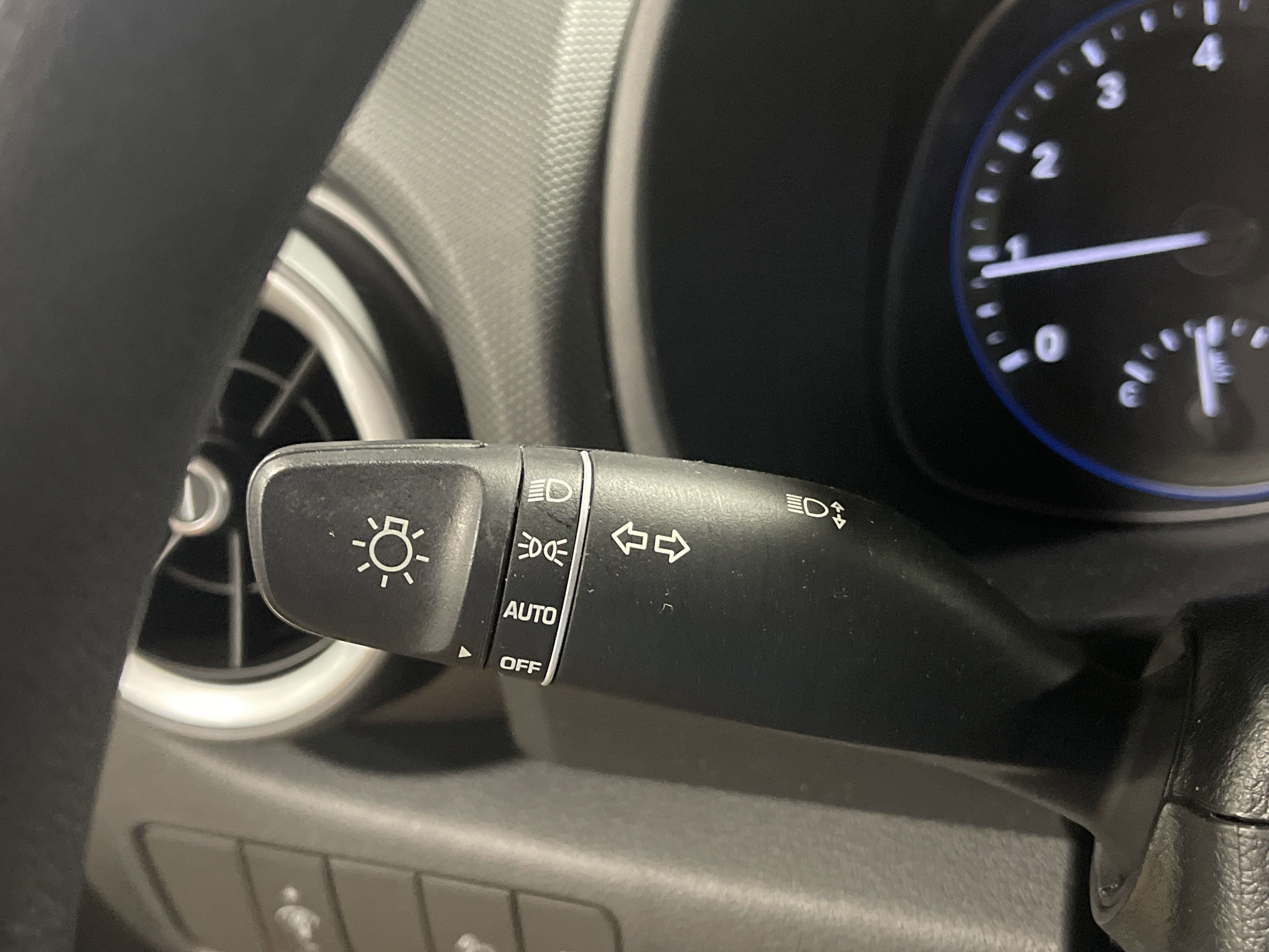 2022 Hyundai Kona SEL photo 9
