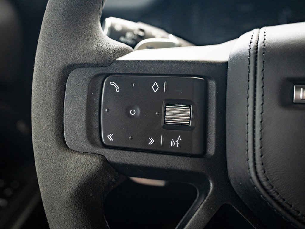 2023 Land Rover Defender 90 V8 photo 24