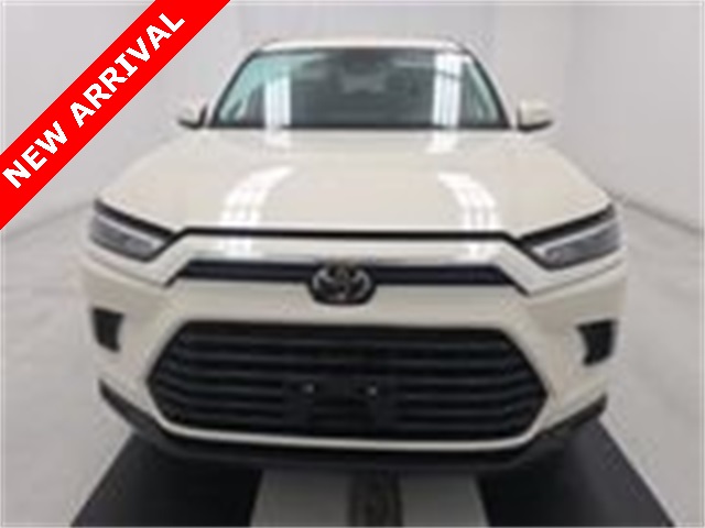 2024 Toyota Grand Highlander XLE photo 2