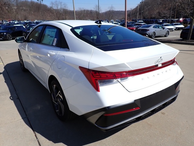 2025 Hyundai Elantra SEL Convenience photo 4
