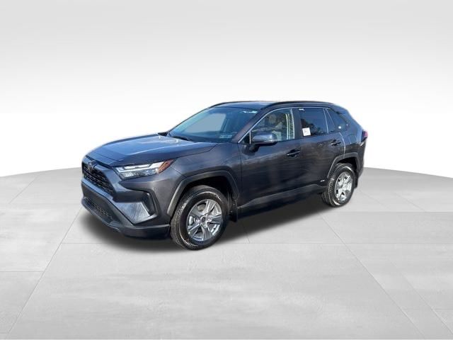 2025 Toyota RAV4 XLE's photo