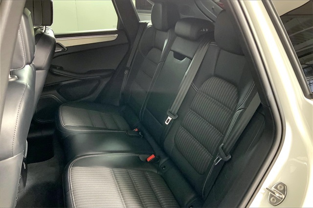 2023 Porsche Macan T photo 20