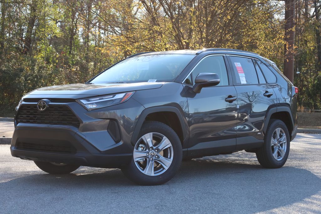 2025 Toyota RAV4 XLE's photo