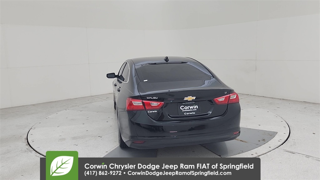 2017 Chevrolet Malibu 1LT photo 11