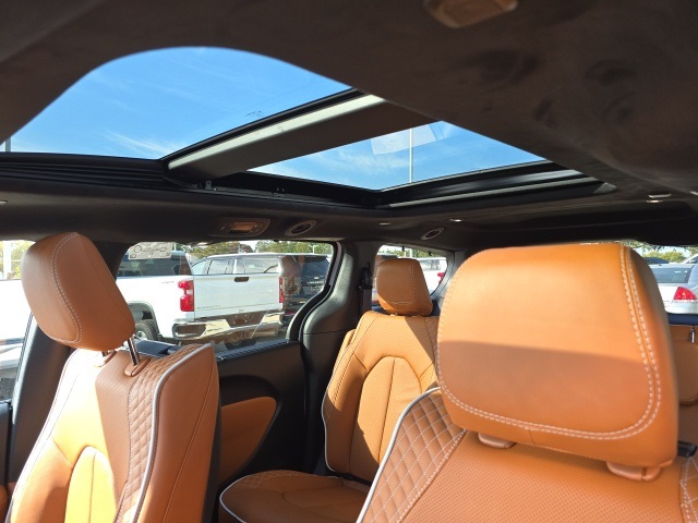 2026 Chrysler Pacifica Pinnacle photo 30