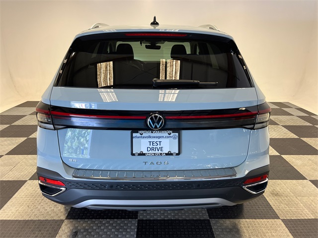2025 Volkswagen Taos SE photo 4