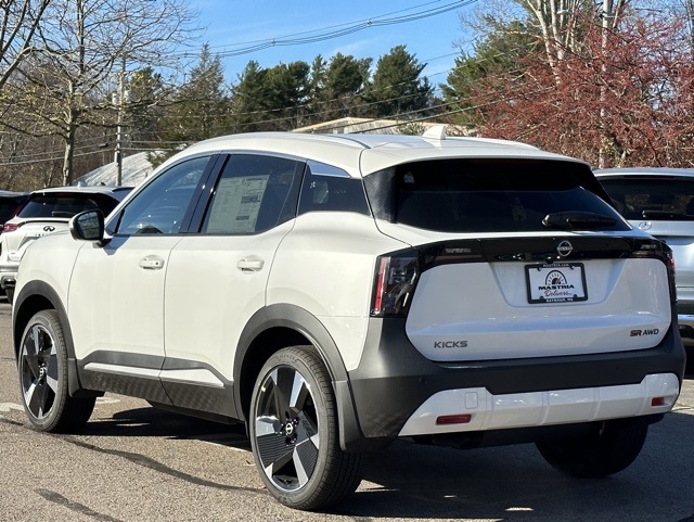 2025 Nissan Kicks SR photo 2