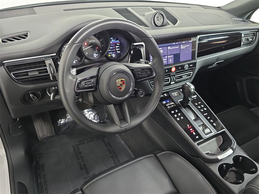 2025 Porsche Macan GTS photo 3