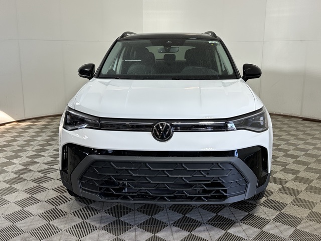 2025 Volkswagen Taos SE photo 3