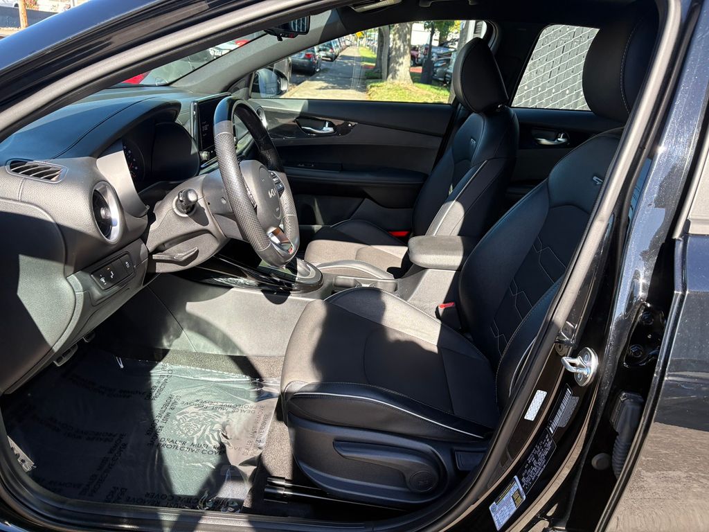 2024 Kia Forte GT-Line photo 15