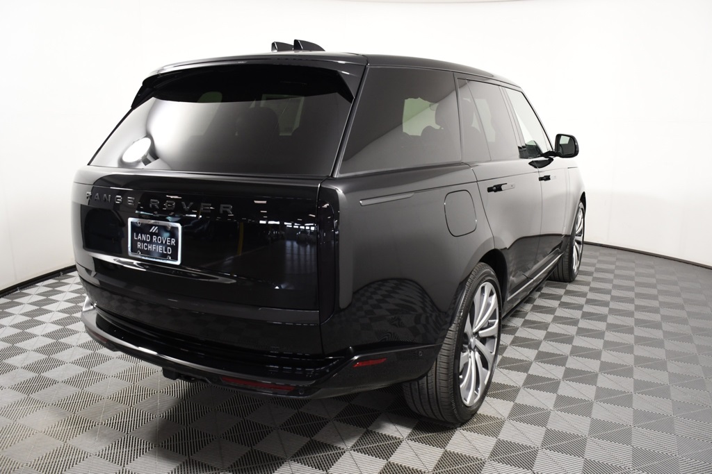 2025 Land Rover Range Rover SE photo 6