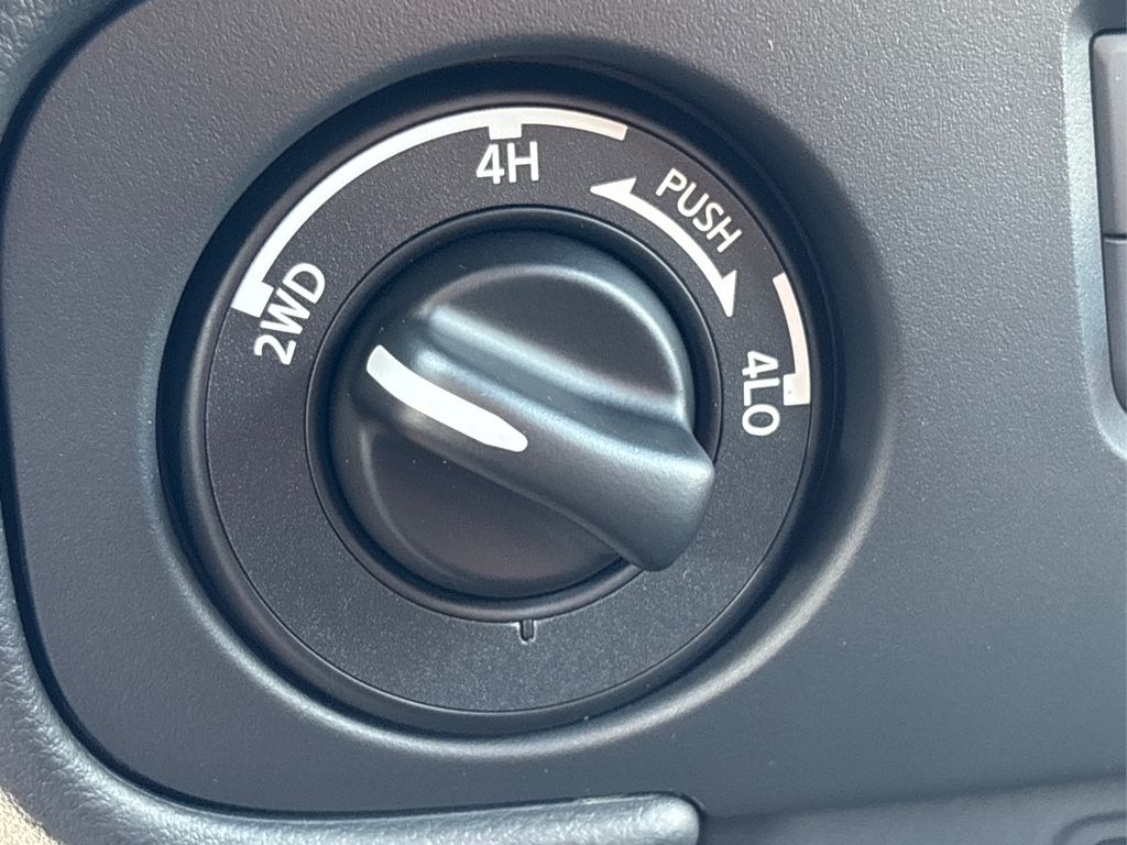 2025 Nissan Frontier PRO-4X photo 22