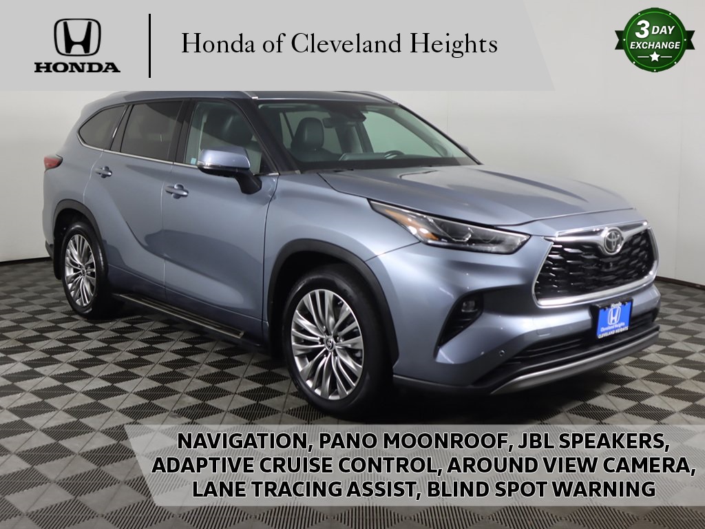2022 Toyota Highlander Platinum's photo