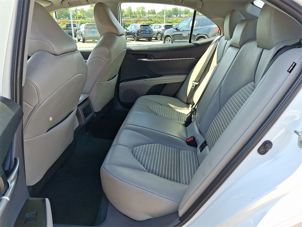 2022 Toyota Camry SE photo 11