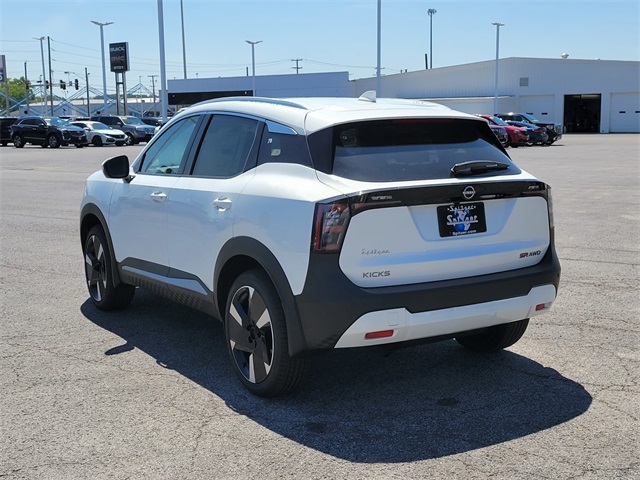 2025 Nissan Kicks SR photo 3