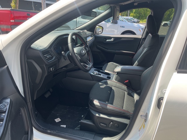 2025 Ford Escape ST-Line Select photo 2