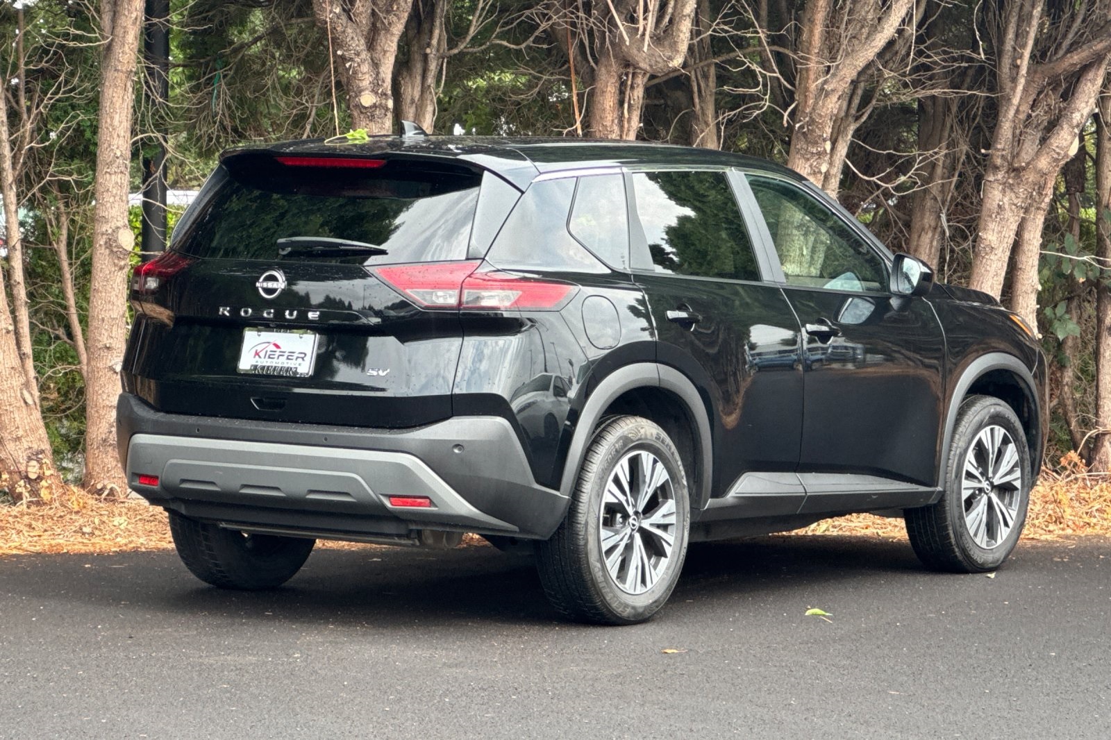 2023 Nissan Rogue SV photo 2