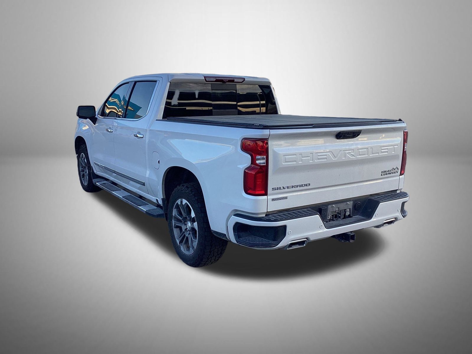 2023 Chevrolet Silverado 1500 High Country photo 2