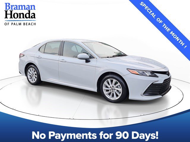 2024 Toyota Camry LE's photo