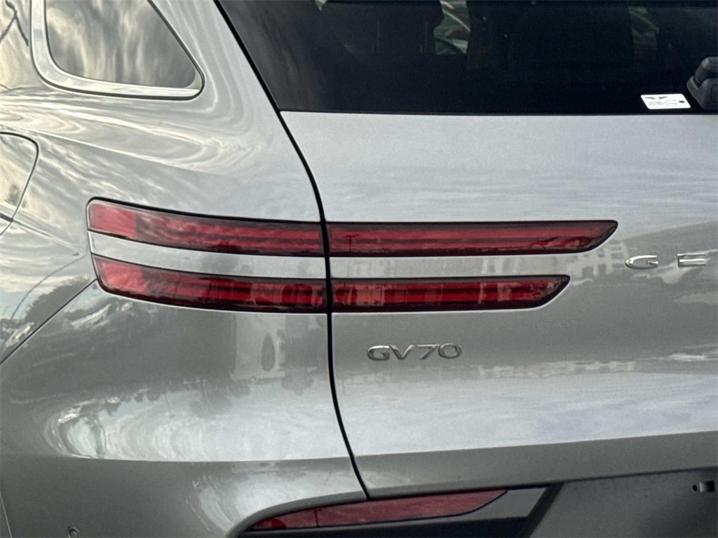 2026 Genesis GV70 2.5T Advanced photo 14