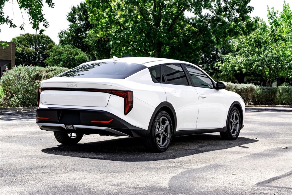 2025 Kia K4 LXS photo 5