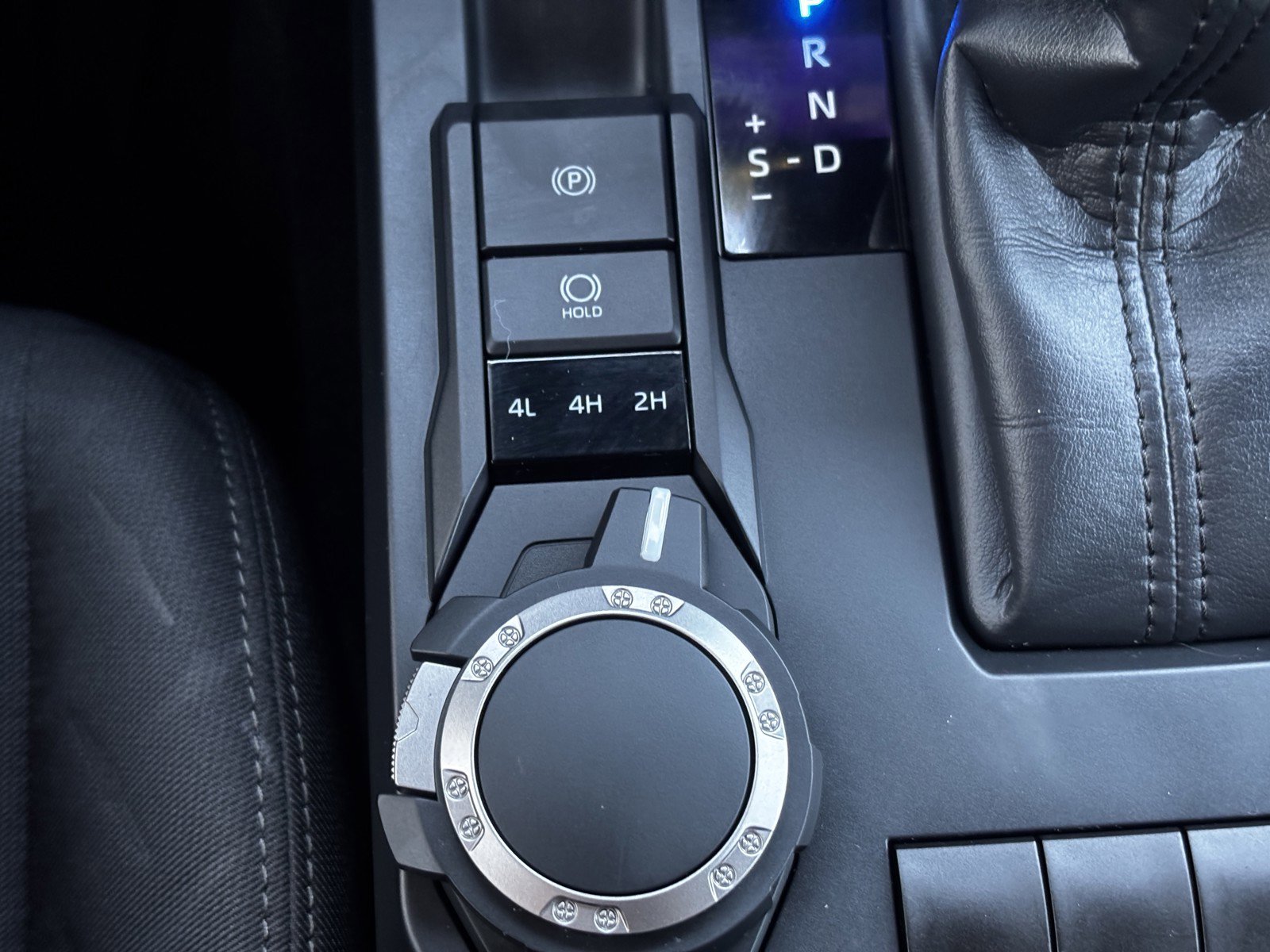 2025 Toyota Tacoma SR 4x4 photo 12