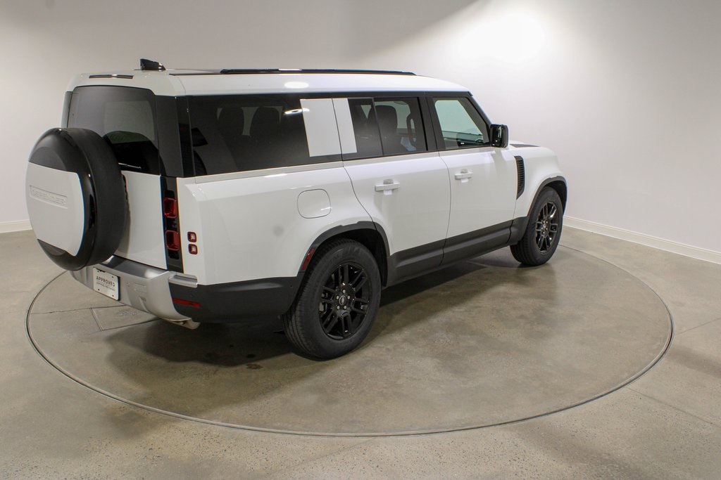 2025 Land Rover Defender 130 S photo 5