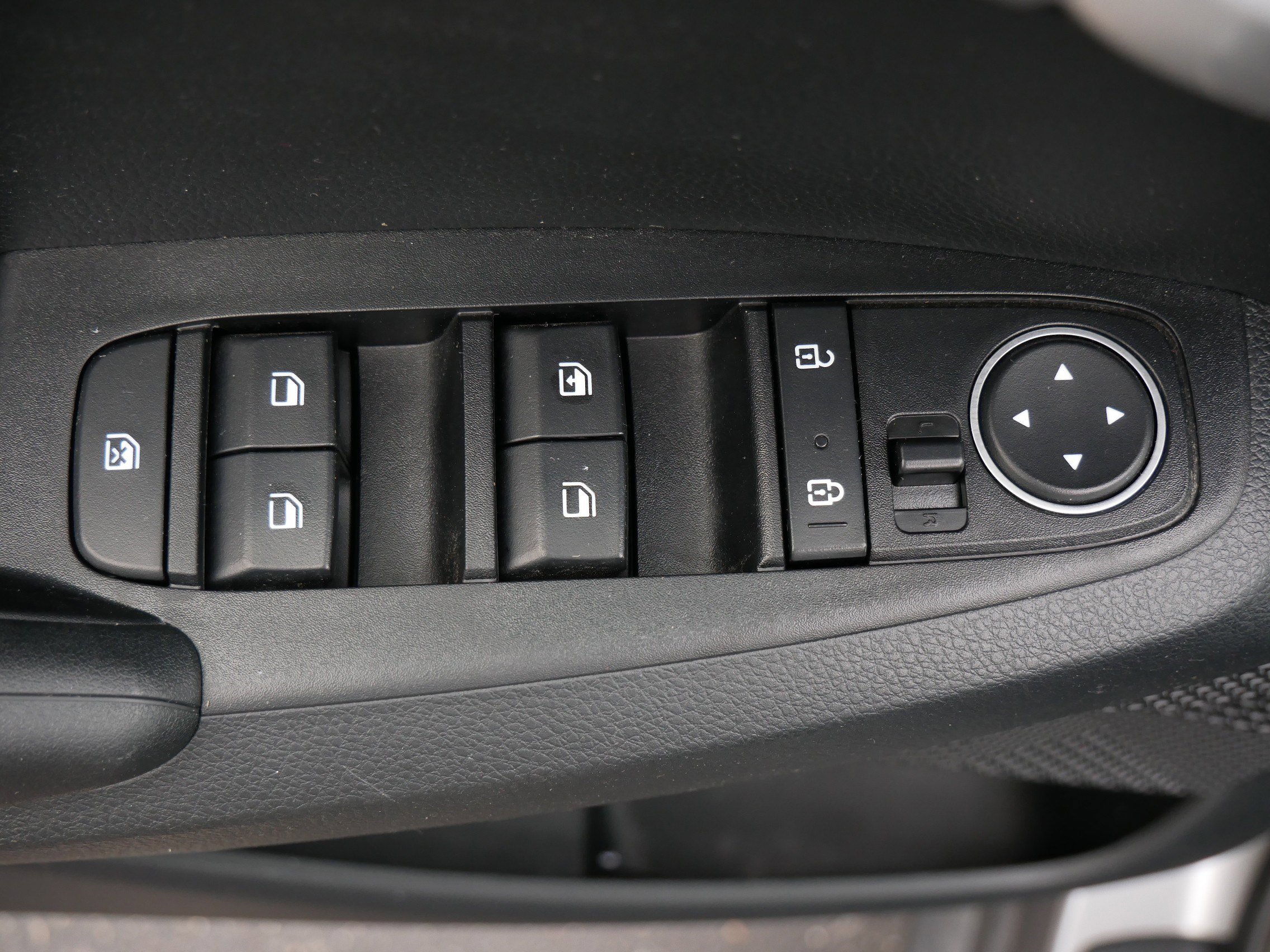 2023 Kia Seltos LX photo 16