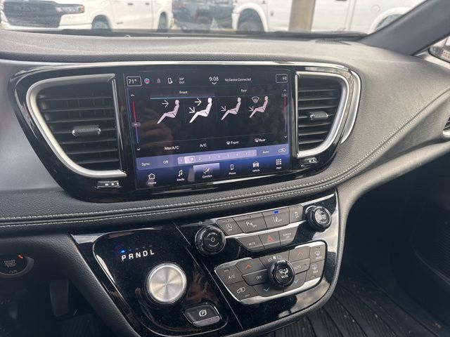 2021 Chrysler Pacifica Touring photo 4