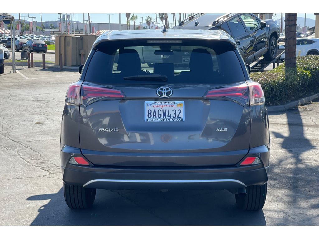2017 Toyota RAV4 XLE photo 4