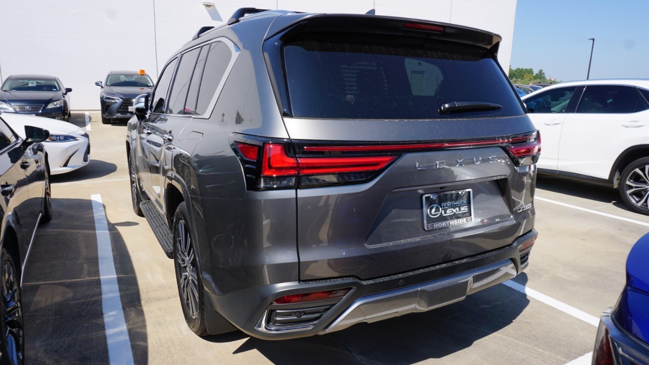 2024 Lexus LX 600 Luxury photo 2