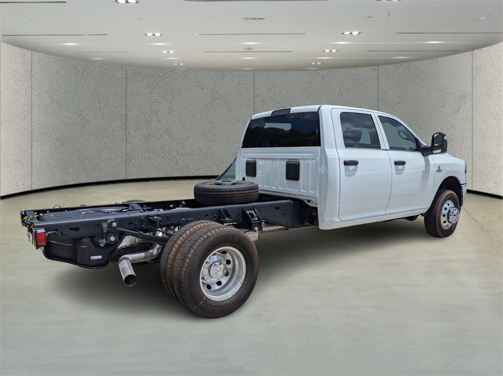 2025 Ram 3500 photo 4