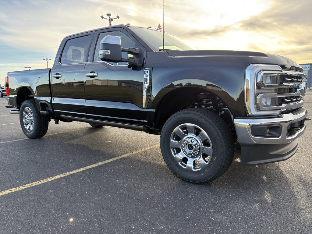 2026 Ford F-350 Lariat photo 3