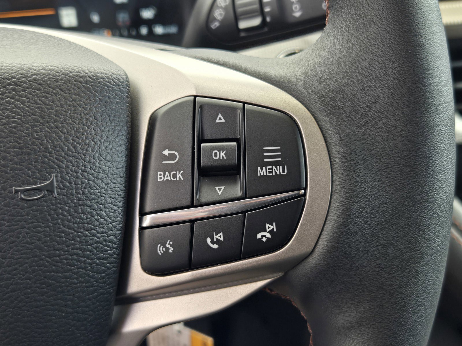 2025 Ford Explorer photo 4