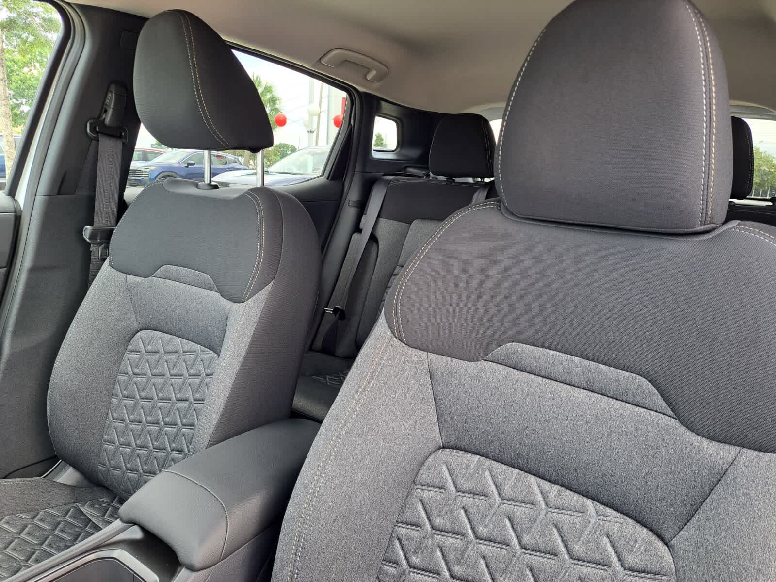 2025 Nissan Kicks SV photo 17