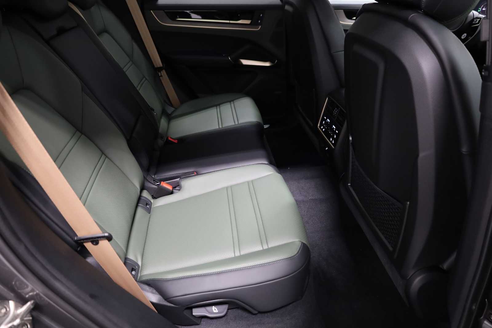 2024 Porsche Cayenne S E-Hybrid photo 26