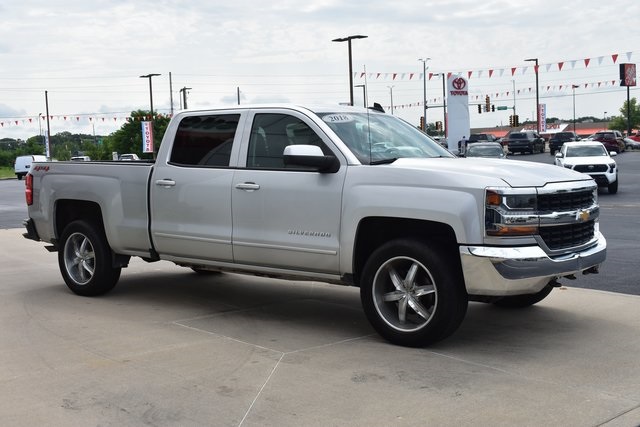 2018 Chevrolet Silverado 1500 LT photo 4
