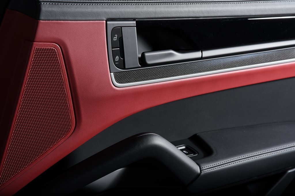 2026 Porsche Cayenne S photo 32