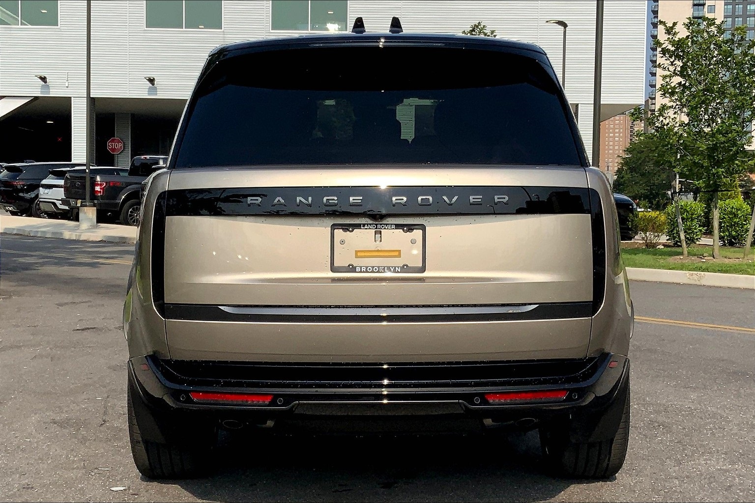 2025 Land Rover Range Rover SE photo 4