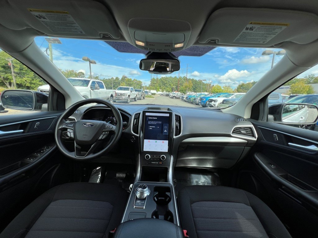 2022 Ford Edge SE photo 3